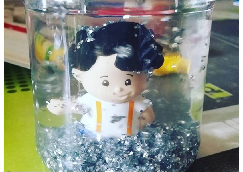 Boule à neige pailletée, notre tuto !