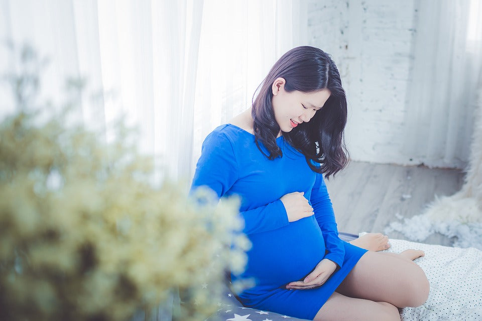 Huiles essentielles pendant la grossesse : quelles précautions ?