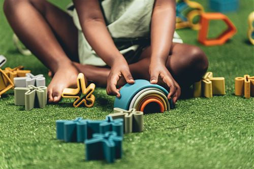 Jouet à empiler petit arc-en-ciel en silicone